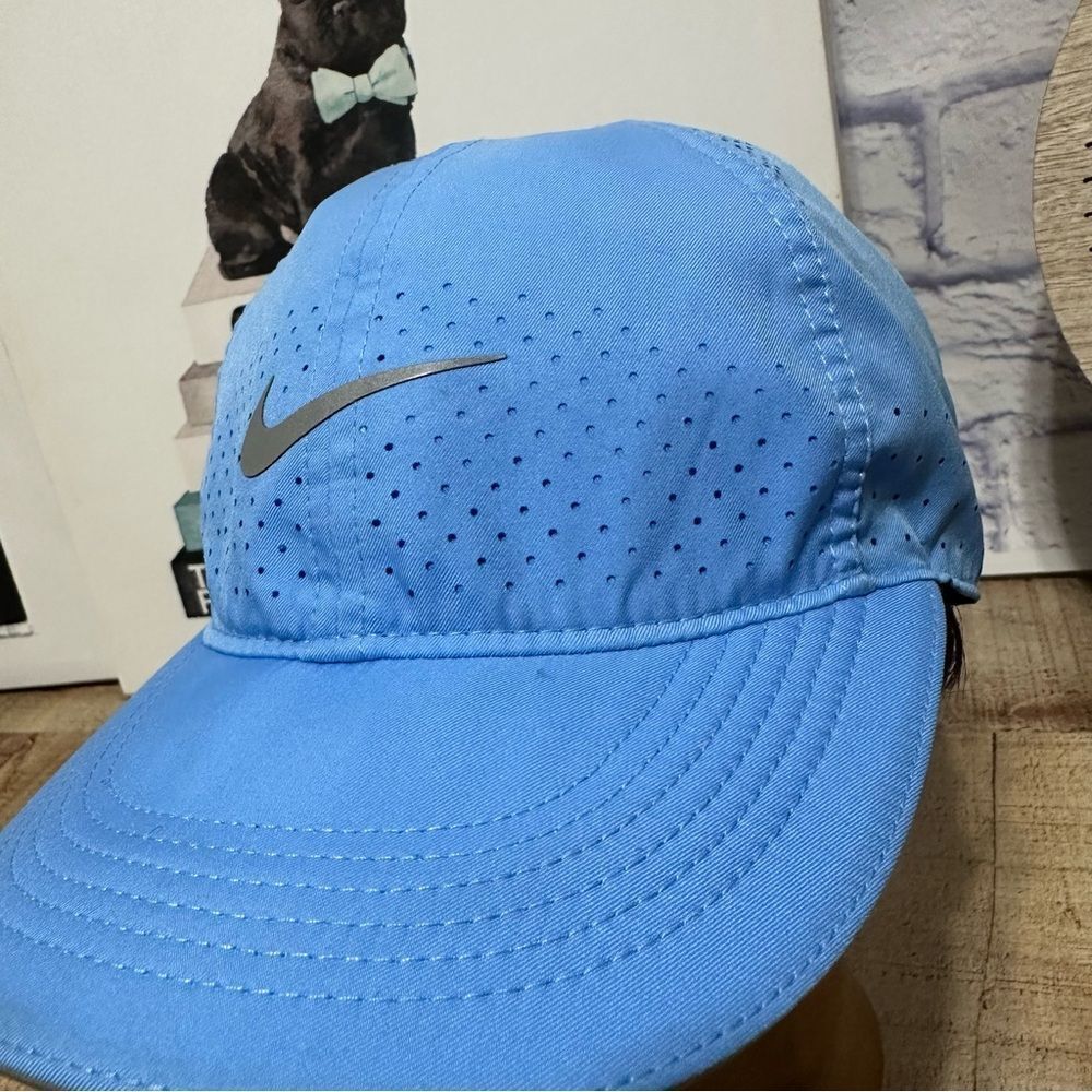 Nike Featherlight Run Logo Performance Adjustable Hat - Light Blue - Picture 8 of 10